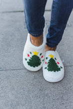 Load image into Gallery viewer, Christmas Tree Print Fleece Slippers
