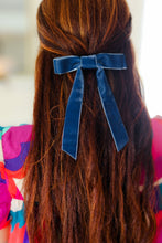 Load image into Gallery viewer, Navy Blue Velvet Clip-On Double Bow
