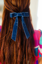 Load image into Gallery viewer, Navy Blue Velvet Clip-On Double Bow
